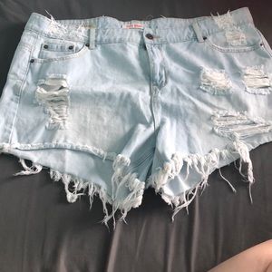 Hot kiss mid rise shorts